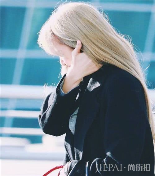 做2019最酷的仔，染个Lisa的同款发色