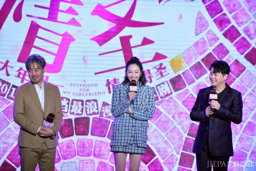 白百何换发型后越来越美，半丸子头搭西装，大长腿惊艳