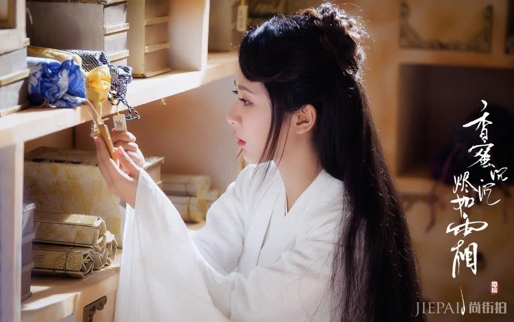杨紫穿碎花长裙仙气灵动似仙女,终于穿对了