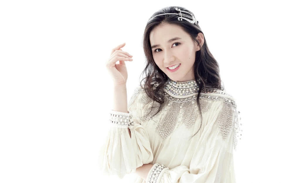 周开开《择天记》穿“塑料短靴”凹造型,鞋头还是开口的