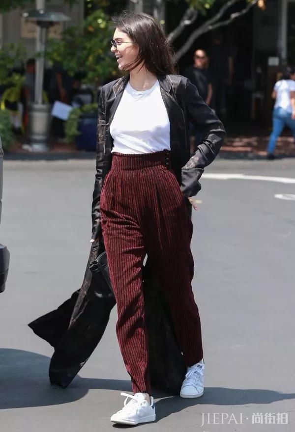 灯芯绒裤子配什么鞋 恨天高or运动风怎么选