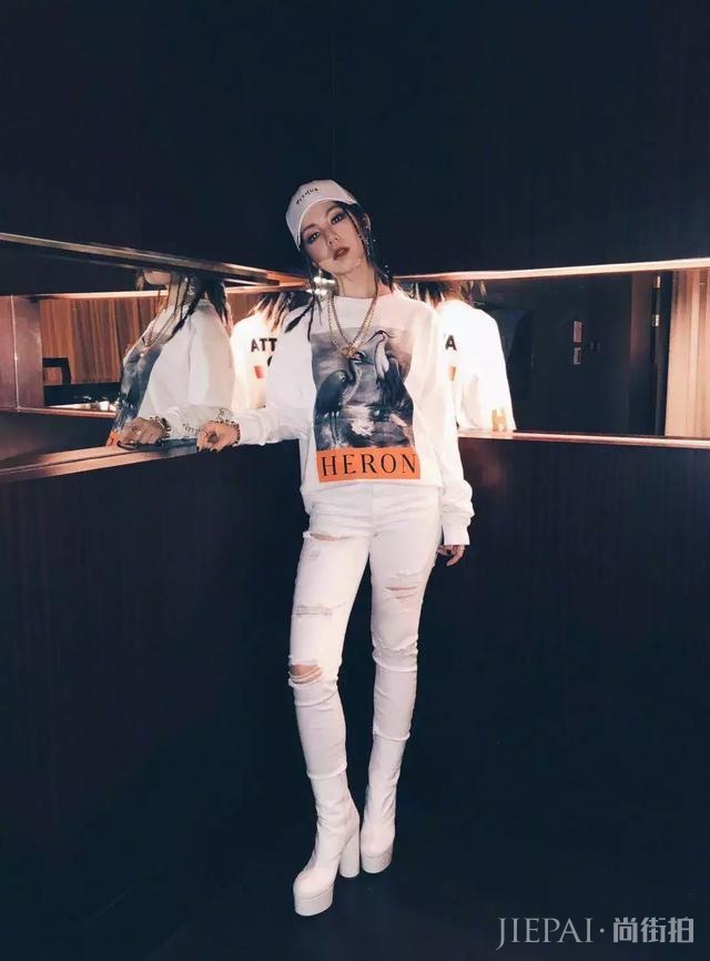 邓紫棋不穿皮裤比男生都要帅