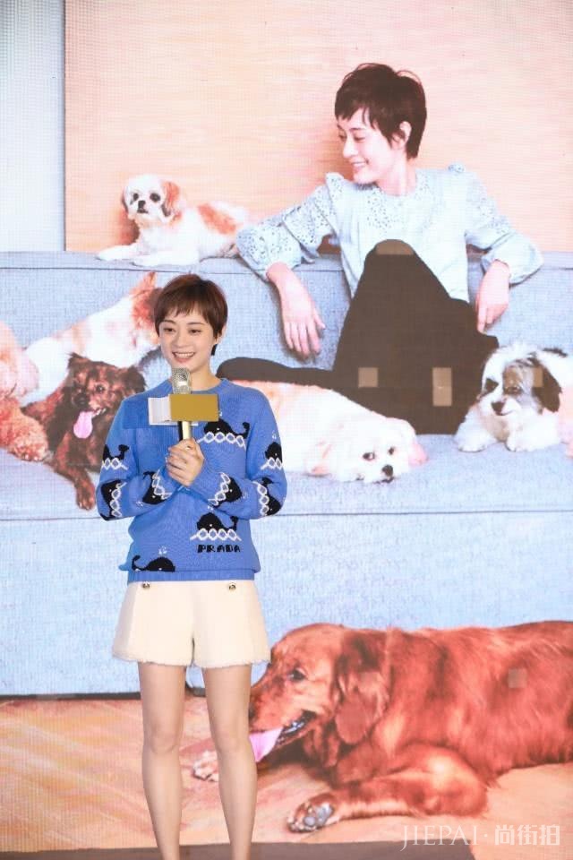 孙俪穿新造型出席活动现场，漂亮又年轻