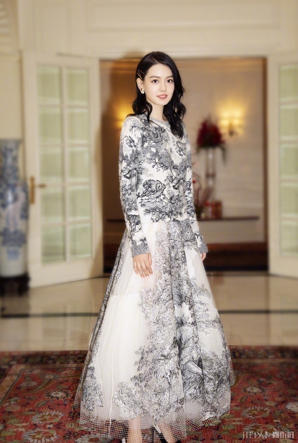 迪奥酒会群星聚会，王珞丹上演都市轻熟魅力，李诗颖古典风显诗意！
