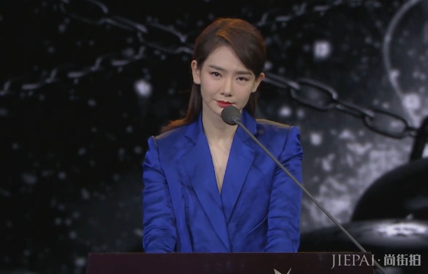 《见字如面》里戚薇齐肩直发知性优雅，气质发型就选它