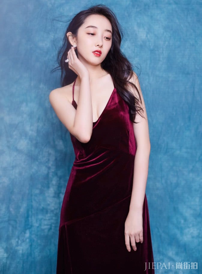 蒋梦婕别人瘦20斤都穿不下的裙子,她还穿不满!