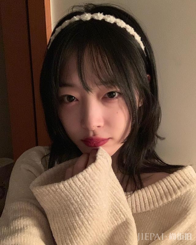 泫雅和雪莉放飞自我,一个饱受赞赏,另一个却备受苛责?
