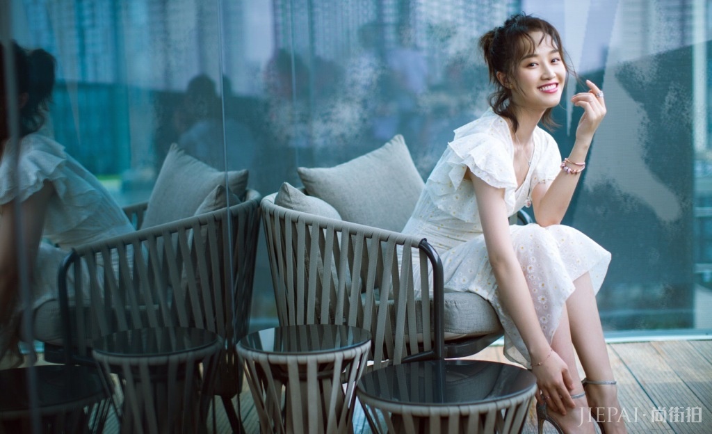 蓝盈莹的短发美得不像话!