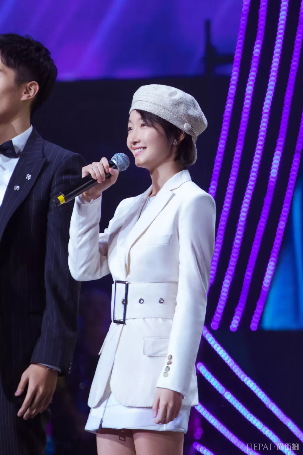 时尚回潮的趋势，周冬雨迷恋帽子？这几顶必须拥有