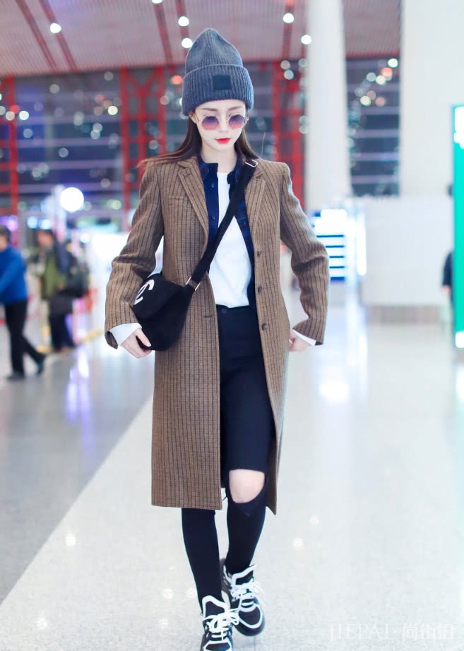 沈梦辰针织衫宽一点穿出来清纯范,穿搭太美了!