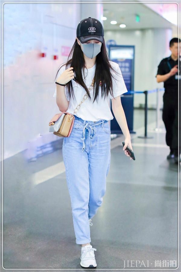 张雪干练西装加魅惑眼线秒变女强人！