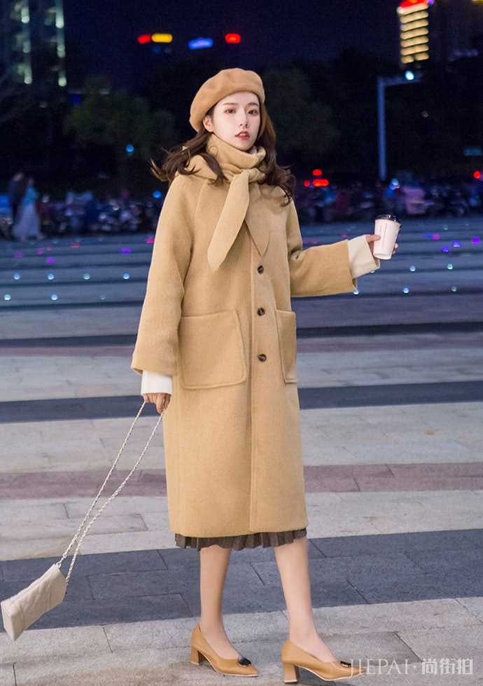 长大衣会拉低身高?这6款搭配,小个子也能演绎潇洒风