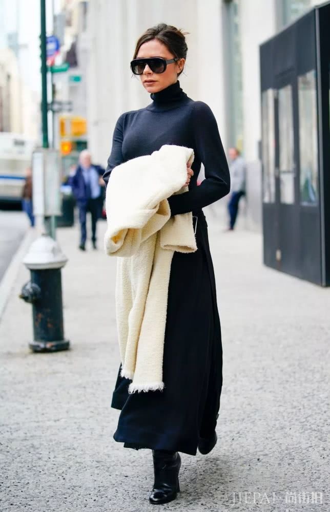 大衣羽绒服里面一件黑色打底衫全搞定