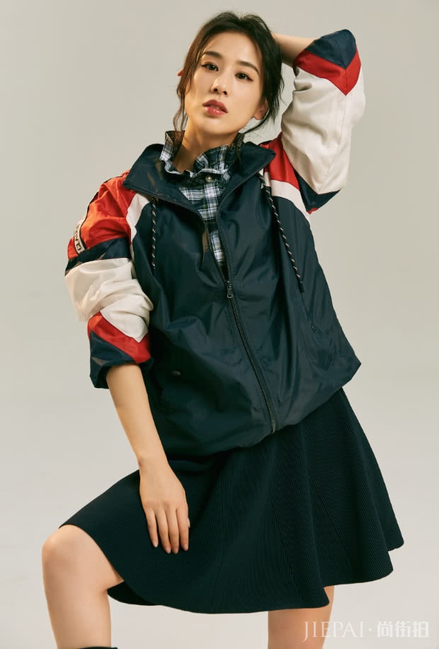 黄圣依爱穿25厘米的“袜子”,腿超短!