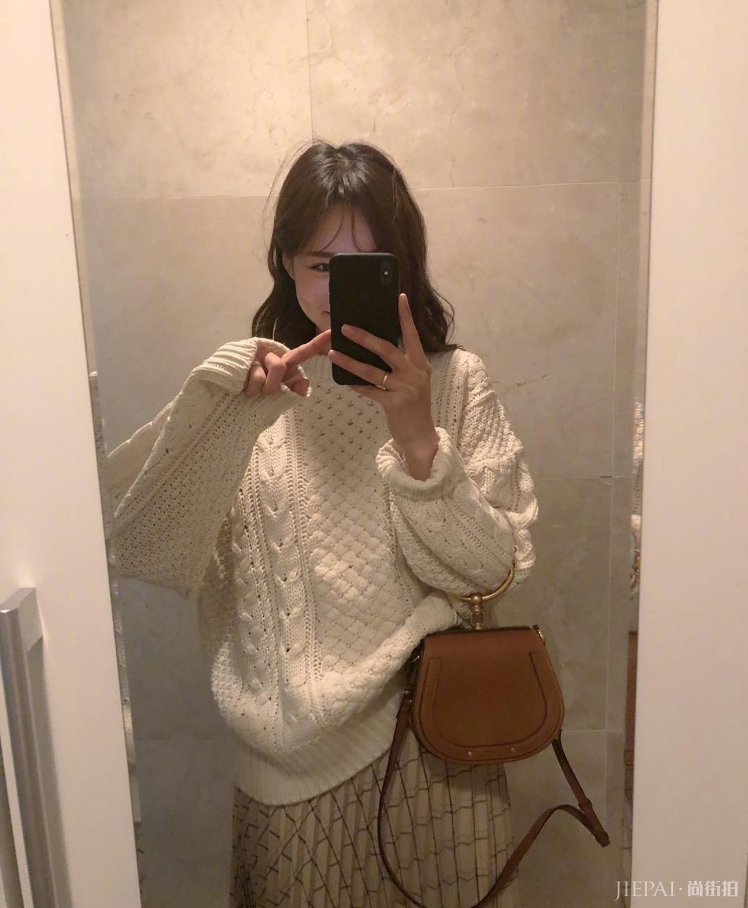 2019年这样穿大衣阔腿裤气质时髦极了！