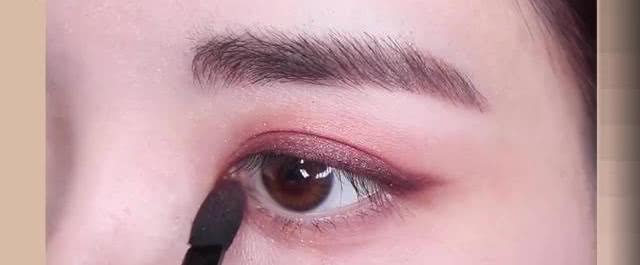 纯干货眼妆分享!冬季桃花妆,只用5分钟让你眼睛美的闪闪发光