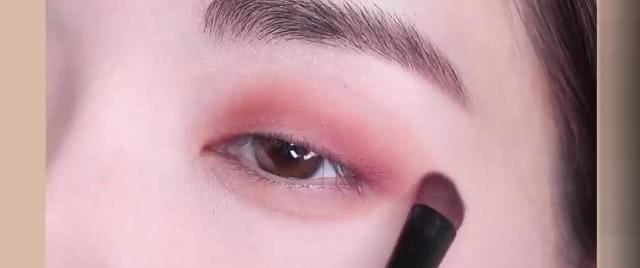 纯干货眼妆分享!冬季桃花妆,只用5分钟让你眼睛美的闪闪发光