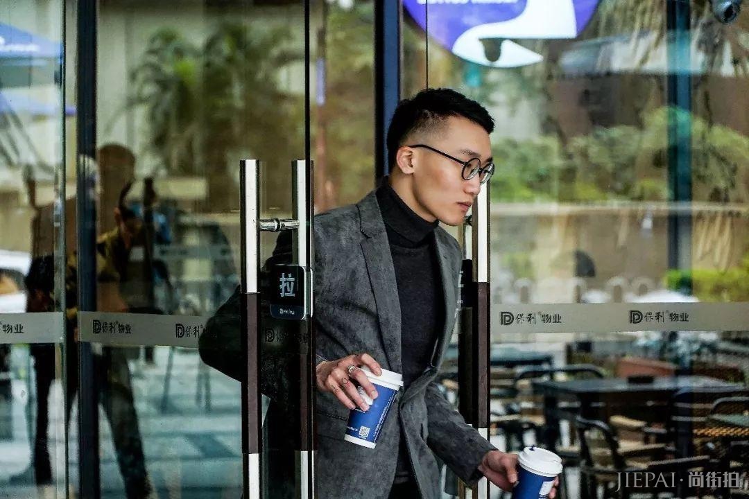 毛衣怎么穿?才像见过大世面的