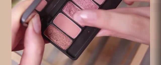 纯干货眼妆分享!冬季桃花妆,只用5分钟让你眼睛美的闪闪发光