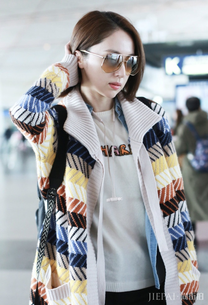 董璇剪齐肩短发“撞脸”佟丽娅,这回真要红了