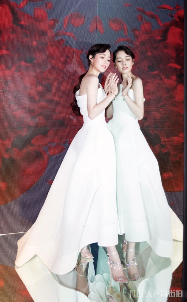 郭碧婷、佟丽娅同穿白裙清爽现身似仙境！