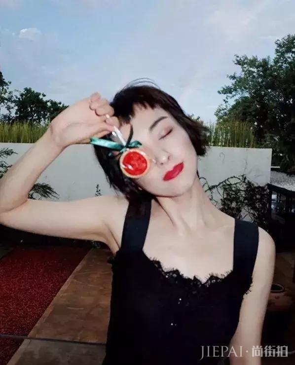 吴昕时尚绝缘体变成了洋气法式少女!