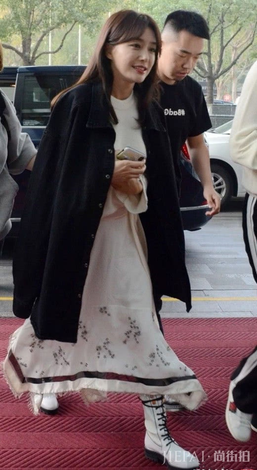 为黑色大衣正名,衬肤色显瘦又洋气