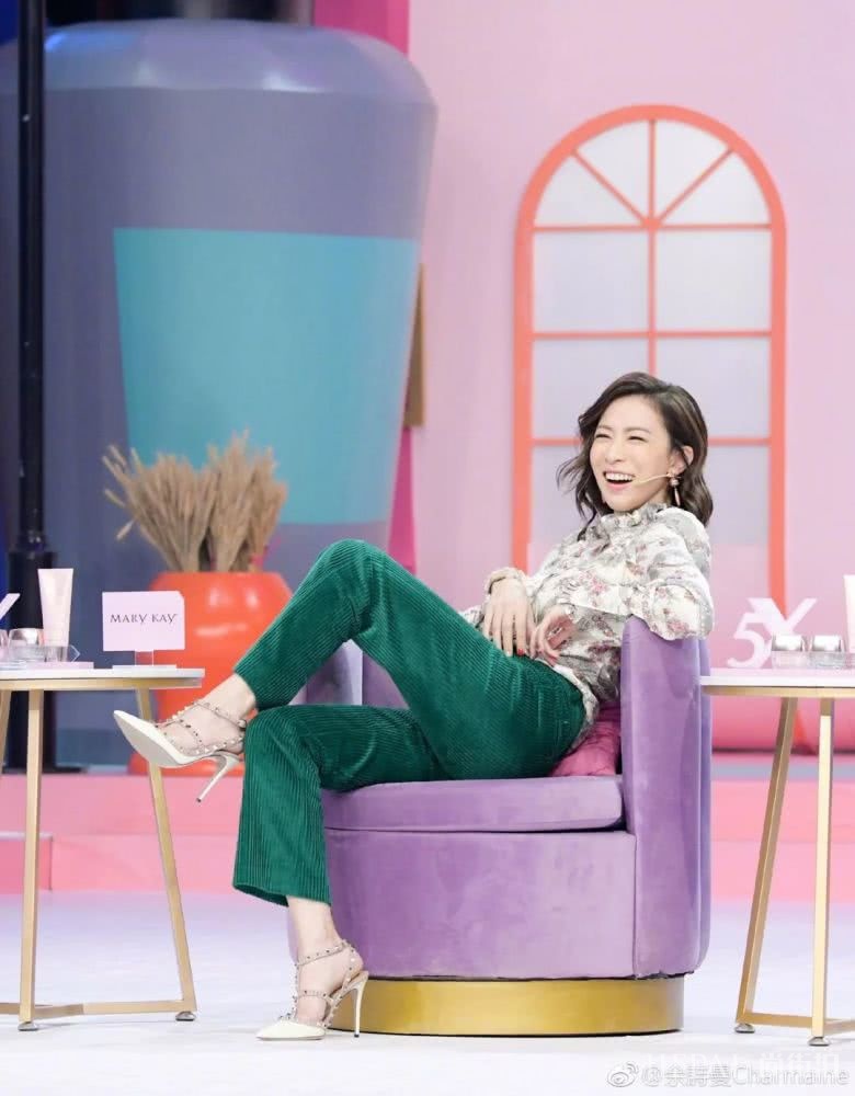 佘诗曼竟然变成网红脸！吓得我只能看一波她的昔日美照洗洗眼……