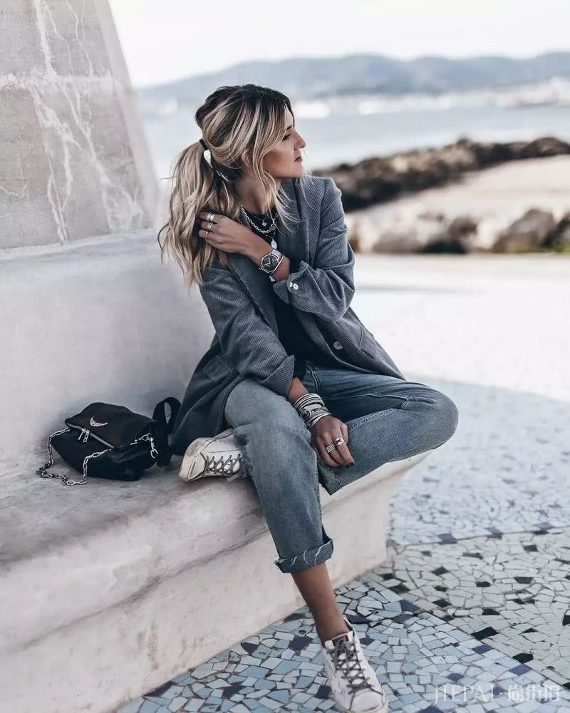 裙子+毛绒外套也很有范,走到哪都是时尚焦点