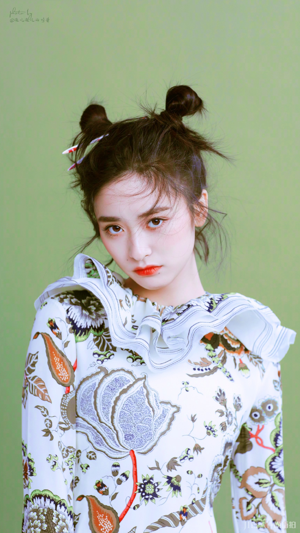 沈月扎哪吒丸子头发型，精灵可爱又时尚