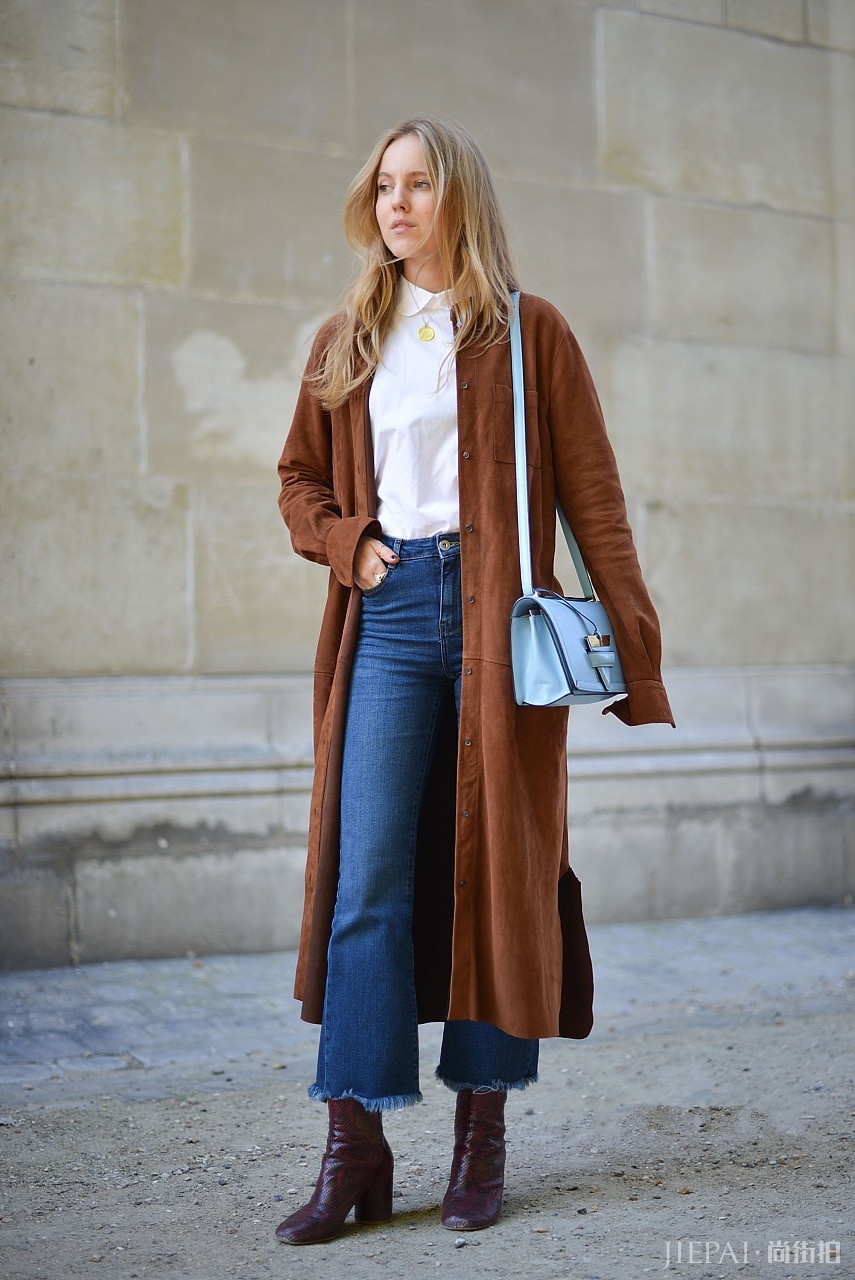 最流行的焦糖色大衣配阔腿裤竟然这么时髦