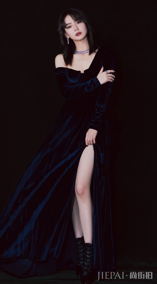 戚薇腿超白，竟比面粉还白？