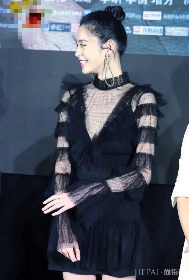 奚梦瑶穿上“海苔裙”才知道,也就是正常人的体型!