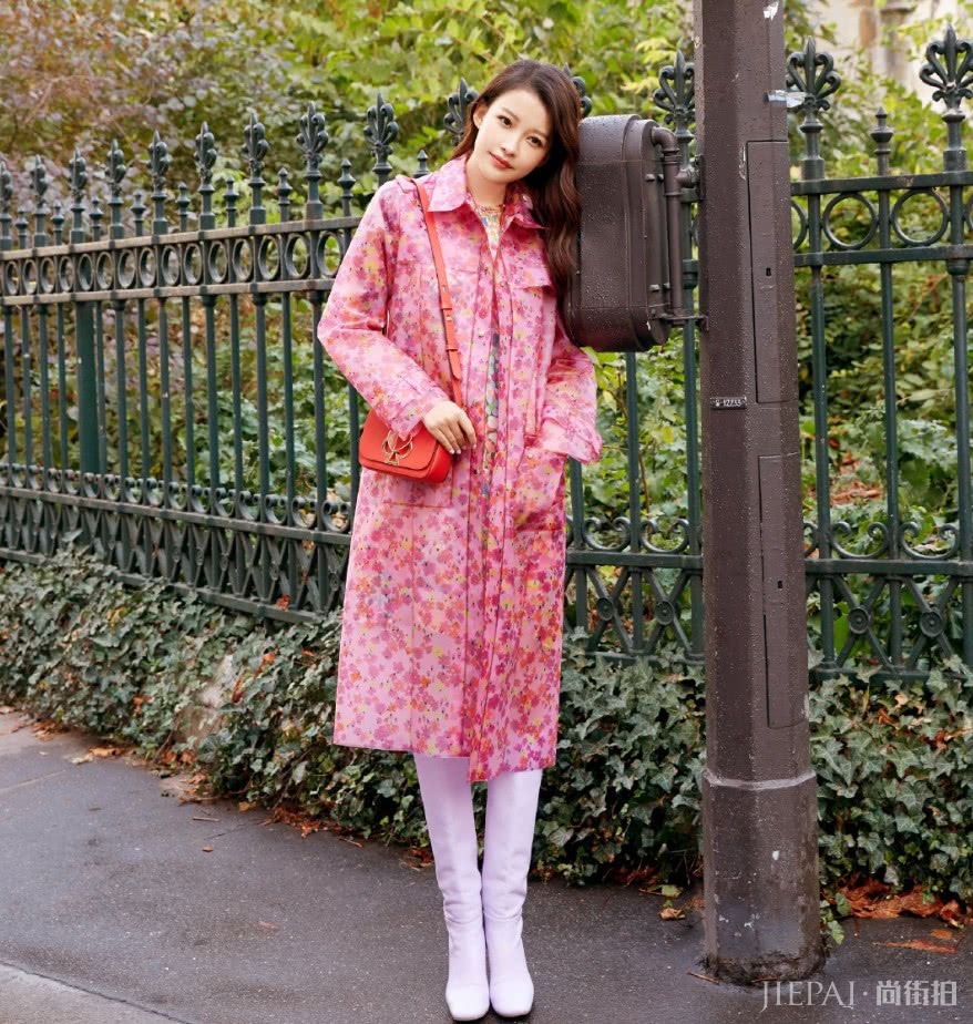 孙怡连穿两件俗气碎花衫都不丑，董子健有眼光