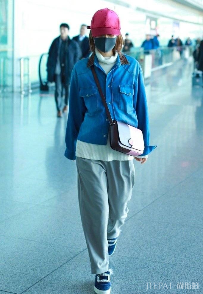 吴昕1万7的外套叠穿牛仔衫好美，这钱没白花