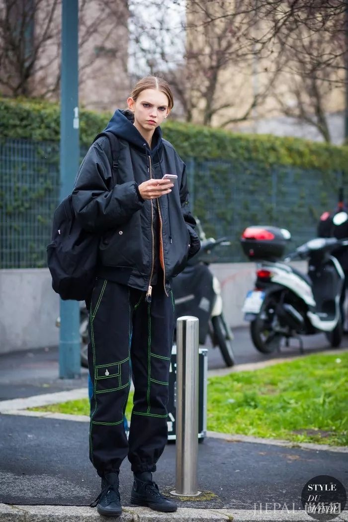 卫衣这件万能单品,可比毛衣时髦一百倍!