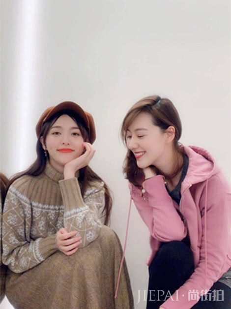 唐嫣出席活动穿衣性感又优雅,私下穿搭却软萌可爱