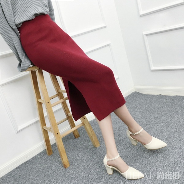 开叉长裙塑美臀,媲美女神的36D