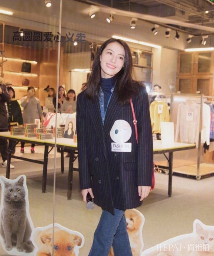 高圆圆穿高领内搭，保暖百搭还显得高级时尚