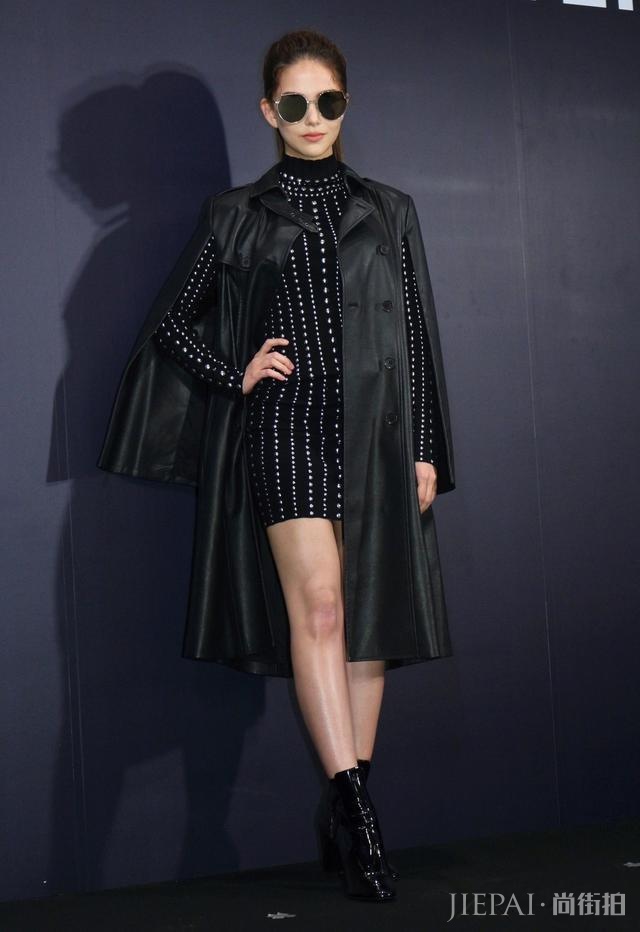 昆凌除了五官精致之外,穿搭也是很能打的!