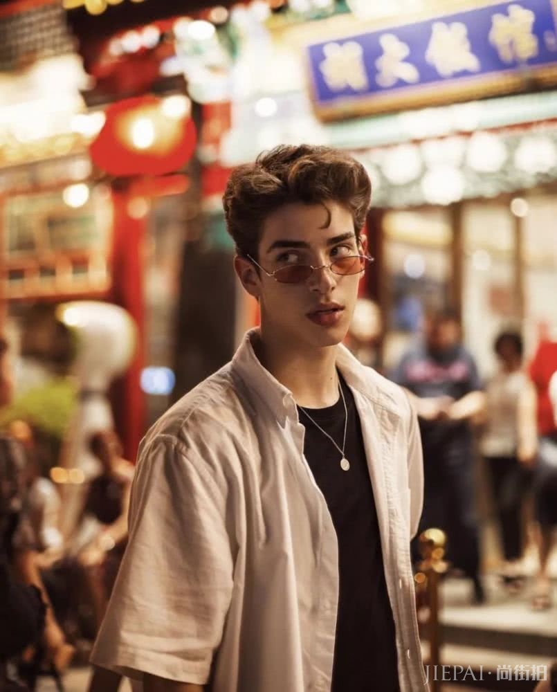 天仙攻Manu Rios 登上了新杂志封面,被Dior看上了