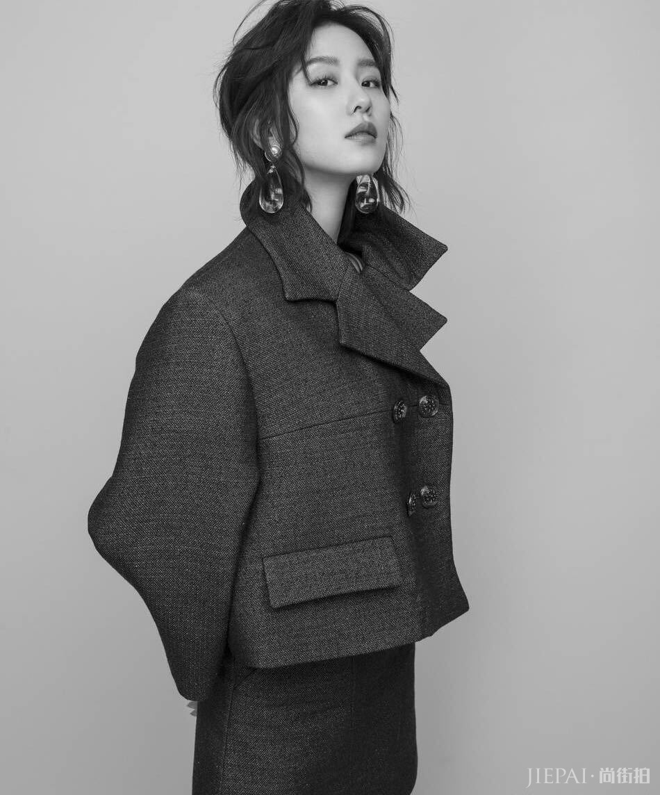 刘诗诗一头短发干练精致，帅气知性温柔！