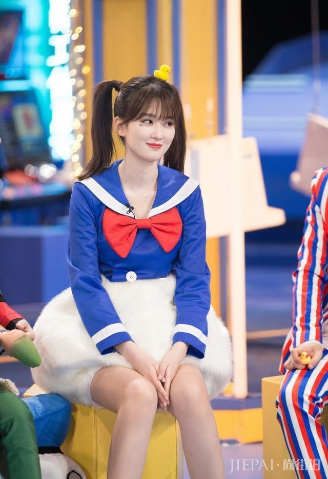 乔欣穿成“唐老鸭”,往下看到鞋让人眼前一亮!