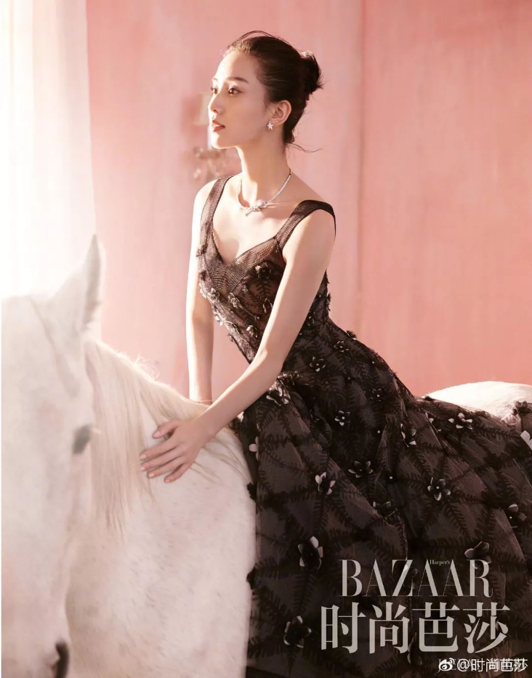 陈瑶的天鹅颈美到让人羡慕！