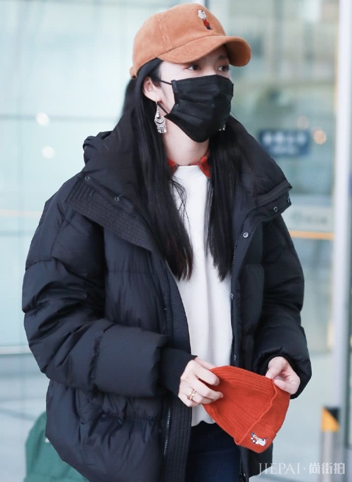 姚晨穿“胖毛衣”出门，胖的都认不出来了！