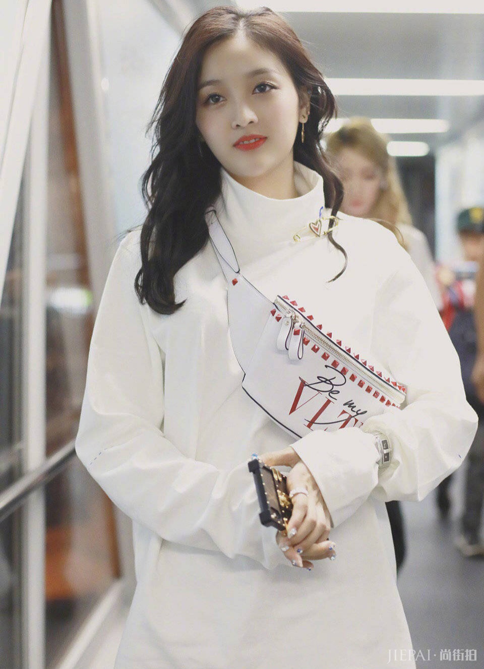 吴宣仪穿搭时尚又减龄,尤其最后一张,再冷也不怕
