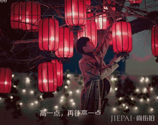 易烊千玺微微卷+空气刘海,整个人又精致许多