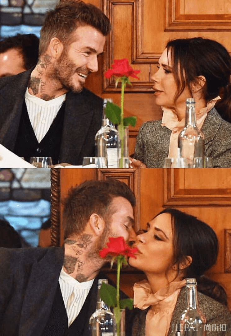 贝嫂一袭拖地红裤配蟒蛇纹衬衣霸气秀恩爱，却被撞脸儿媳抢尽风头