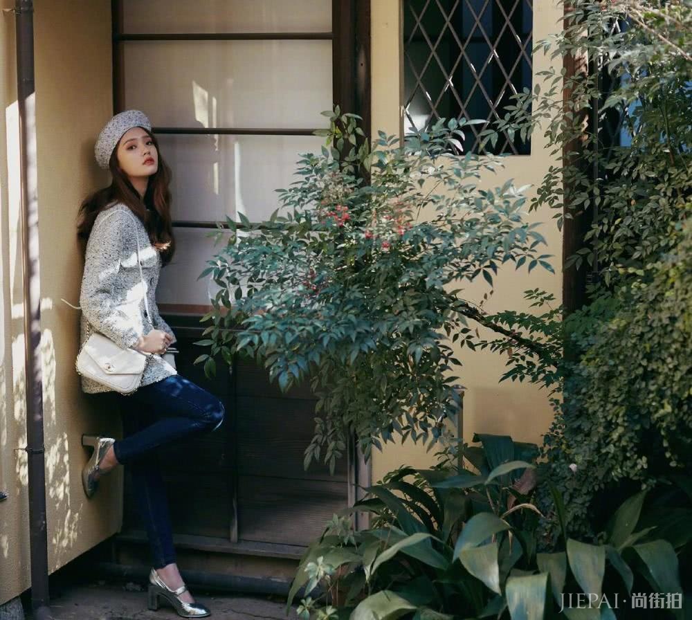 林允针织衫配牛仔裤,身材又高又瘦
