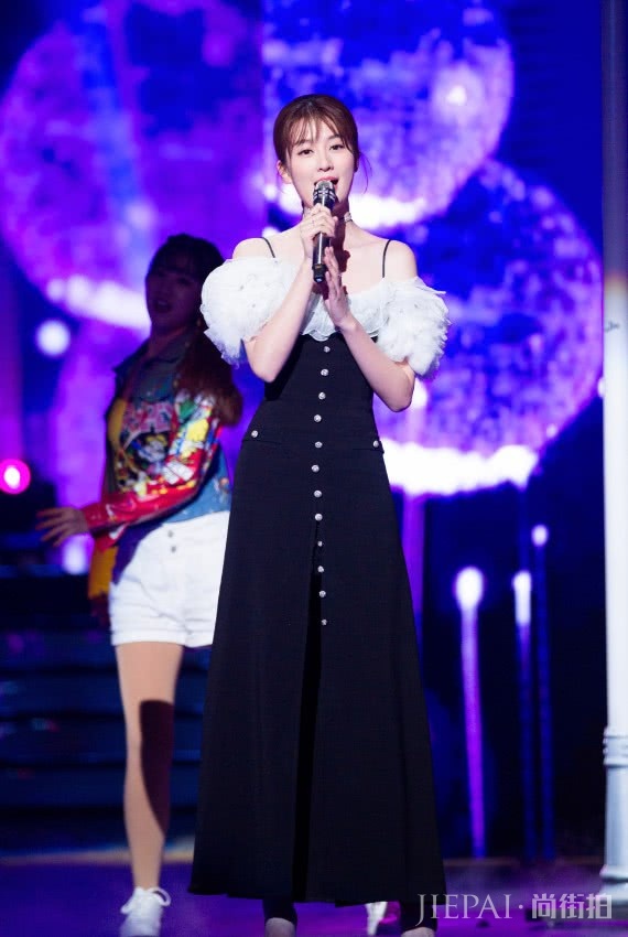 乔欣牛仔裤都洗到掉线也不换新的,意外成了时尚品!